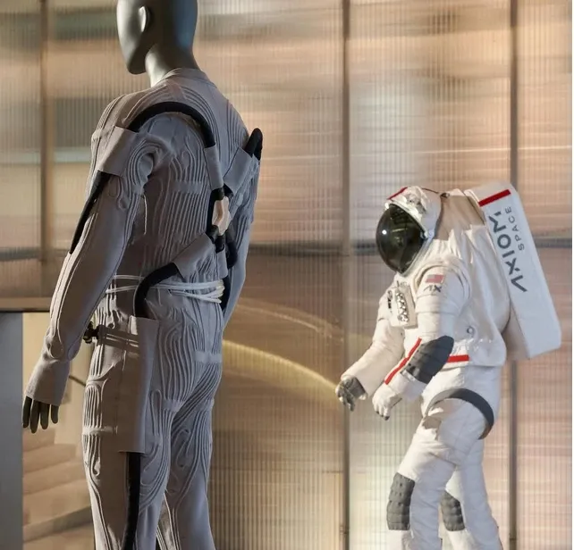 Prada Kembangkan Pakaian Dalam Astronaut untuk Misi Bulan NASA (Foto:Instagram @prada)