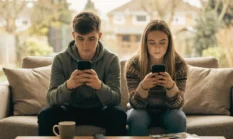 Kecanduan Smartphone Picu Penurunan Angka Kelahiran