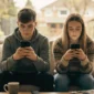 Kecanduan Smartphone Picu Penurunan Angka Kelahiran (Foto: Ai)