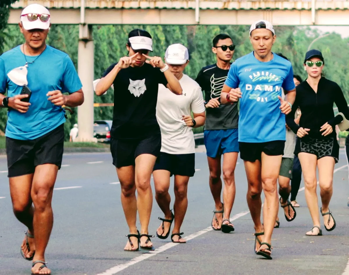 Harga Sandal Barefoot untuk Lari, Ini 3 Rekomendasi Terbaik (Foto:pyoppfledge)