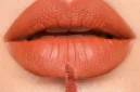 Lipstik Matte Tahan Lama untuk Kulit Sawo Matang (Foto: dok. ist)