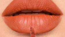 Lipstik Matte Tahan Lama untuk Kulit Sawo Matang (Foto: dok. ist)