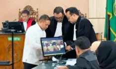 Ratusan Warga Padati PN Pekanbaru Saksikan Vonis Abdul Wahid
