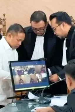 Ratusan Warga Padati PN Pekanbaru Saksikan Vonis Abdul Wahid